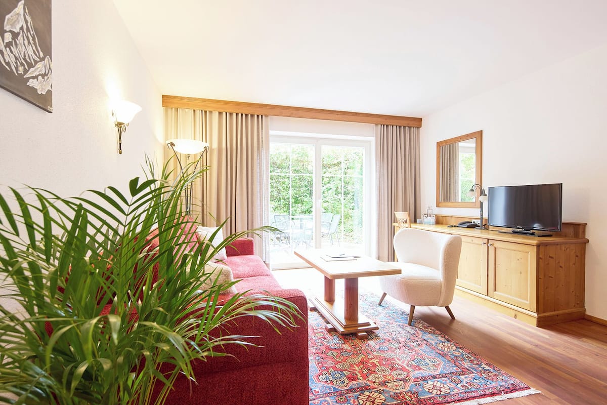 apartment suite | 1 bedroom, minibar, in-room safe, desk