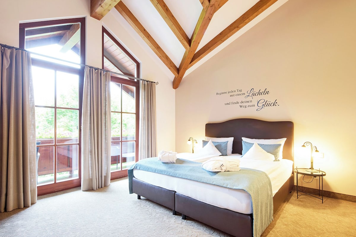 superior double room | 1 bedroom, minibar, in-room safe, desk