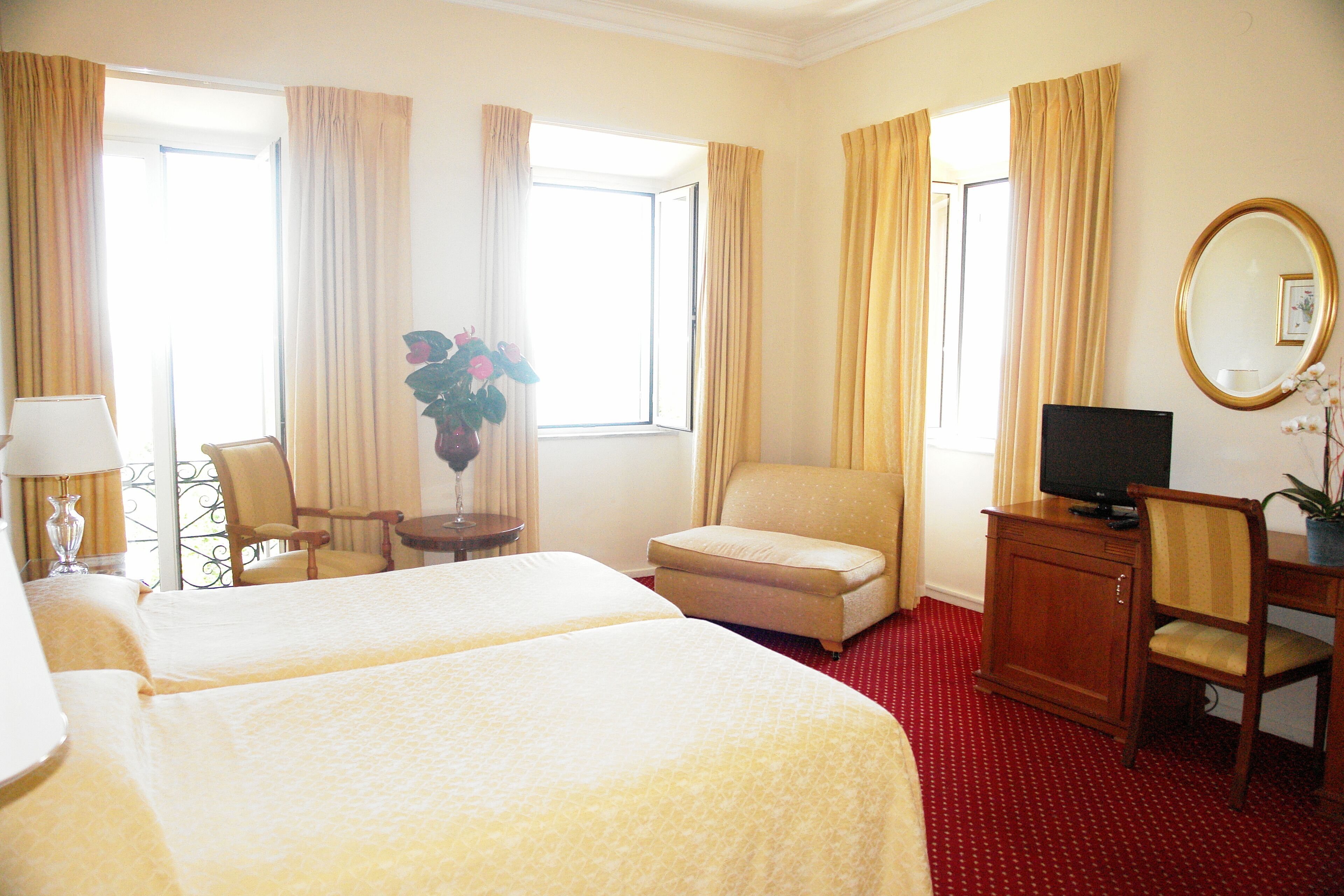 Ropa de cama hipoalergénica y minibar 