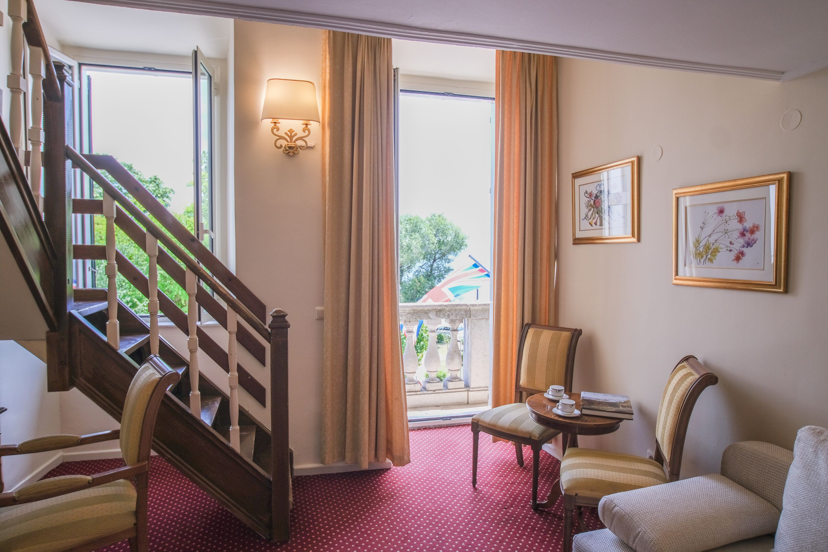 family room | living room | 32-inch flat-screen tv with satellite channels, tv