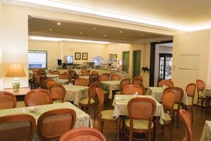 Free daily buffet breakfast - Cavalieri Hotel (Corfu)
