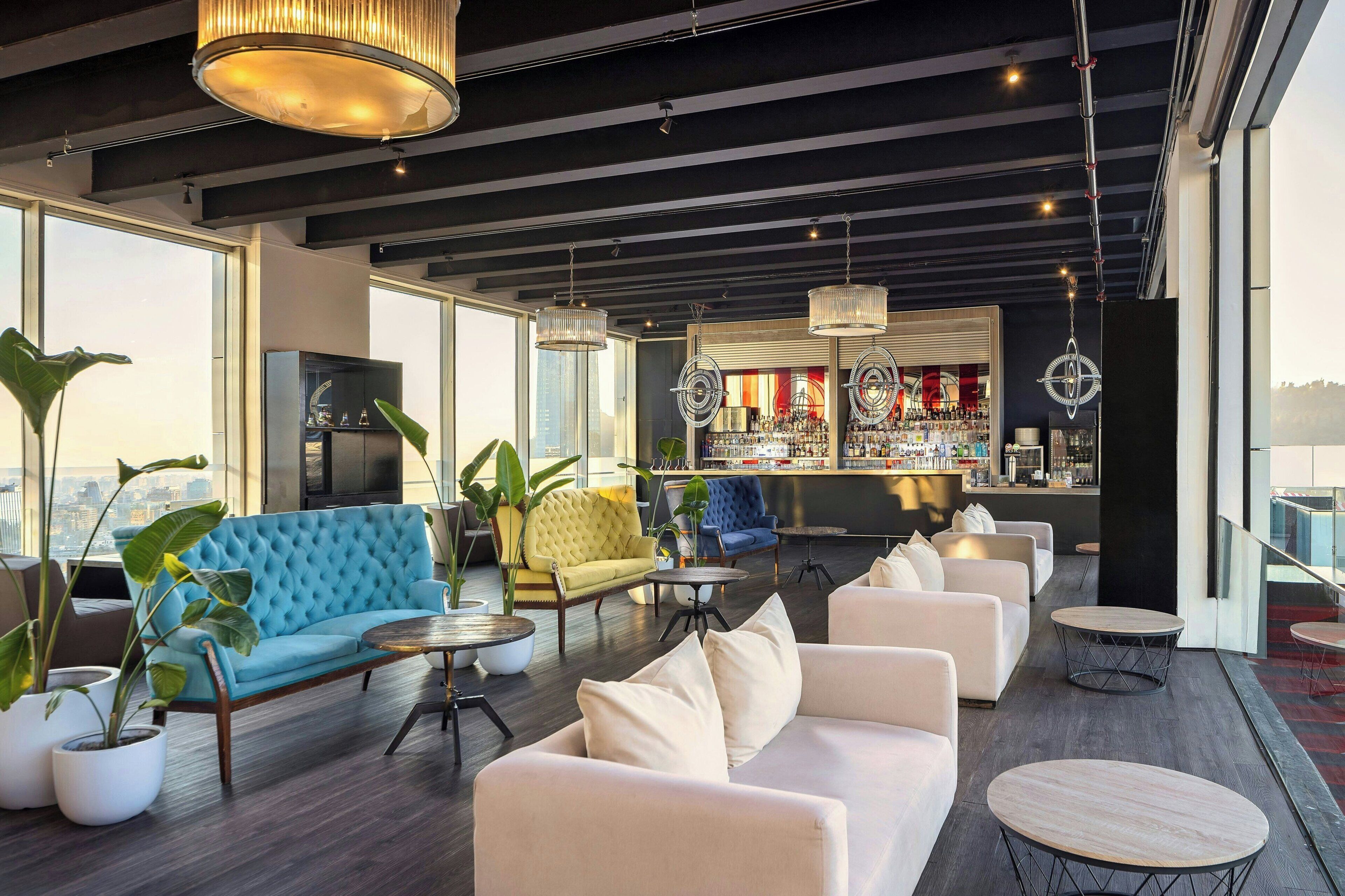 2 bars/lounges, rooftop bar