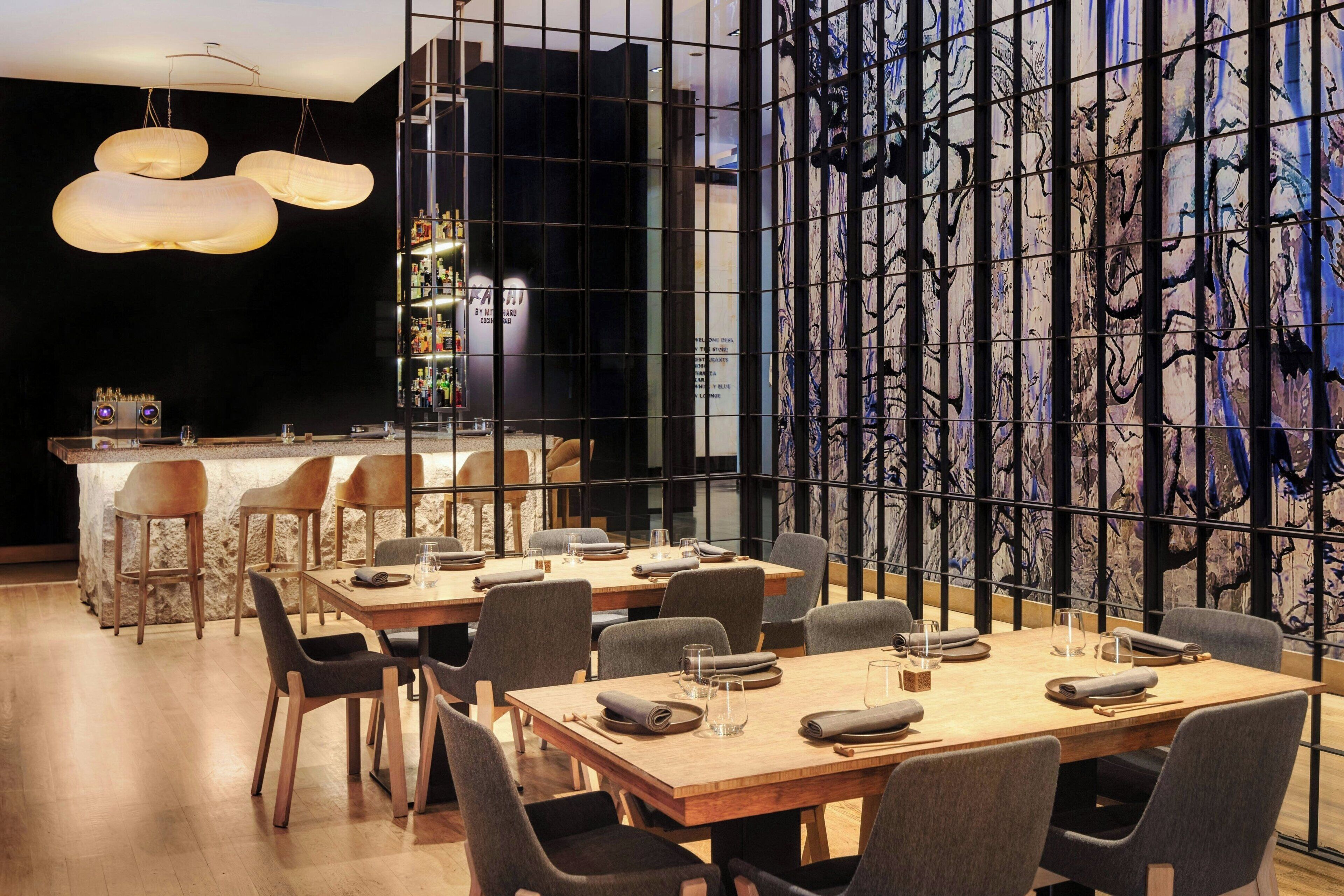 2 bars/lounges, rooftop bar