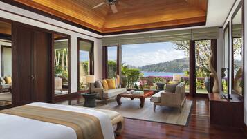 Premium bedding, pillow-top beds, minibar, in-room safe