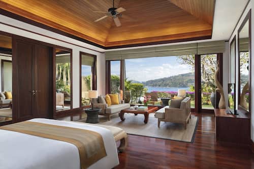 Premium bedding, pillowtop beds, minibar, in-room safe