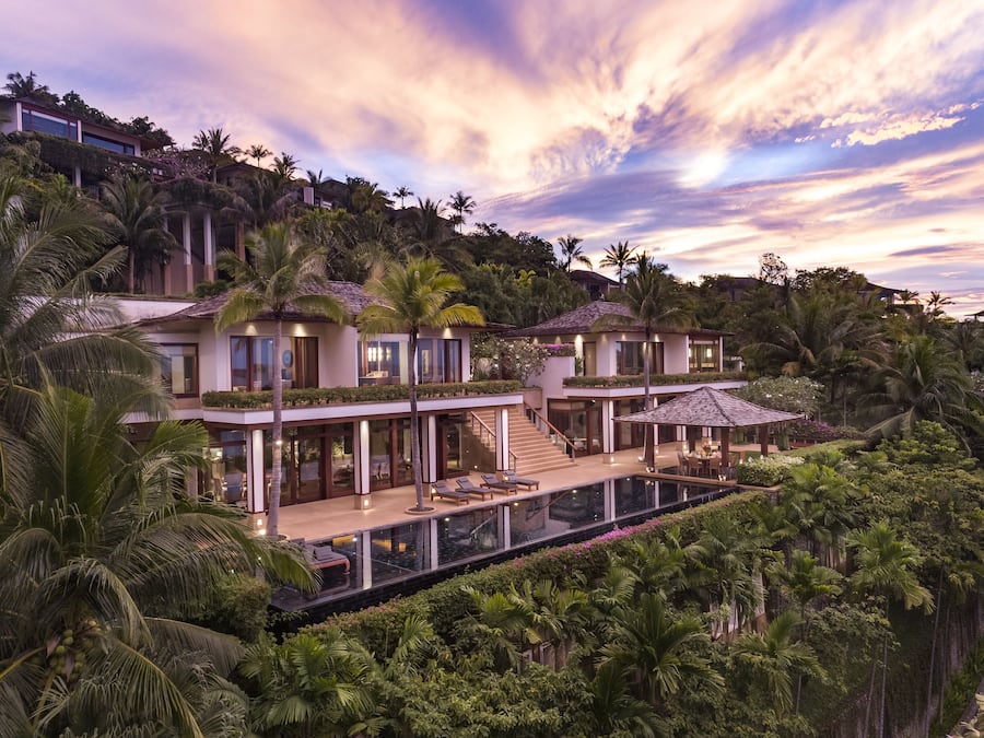 6 Bedroom Pool Villa | Luxe beddengoed, pillowtop-bedden, een minibar, een kluis op de kamer