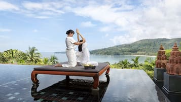 Couples treatment rooms, body treatments, aromatherapy, body wraps