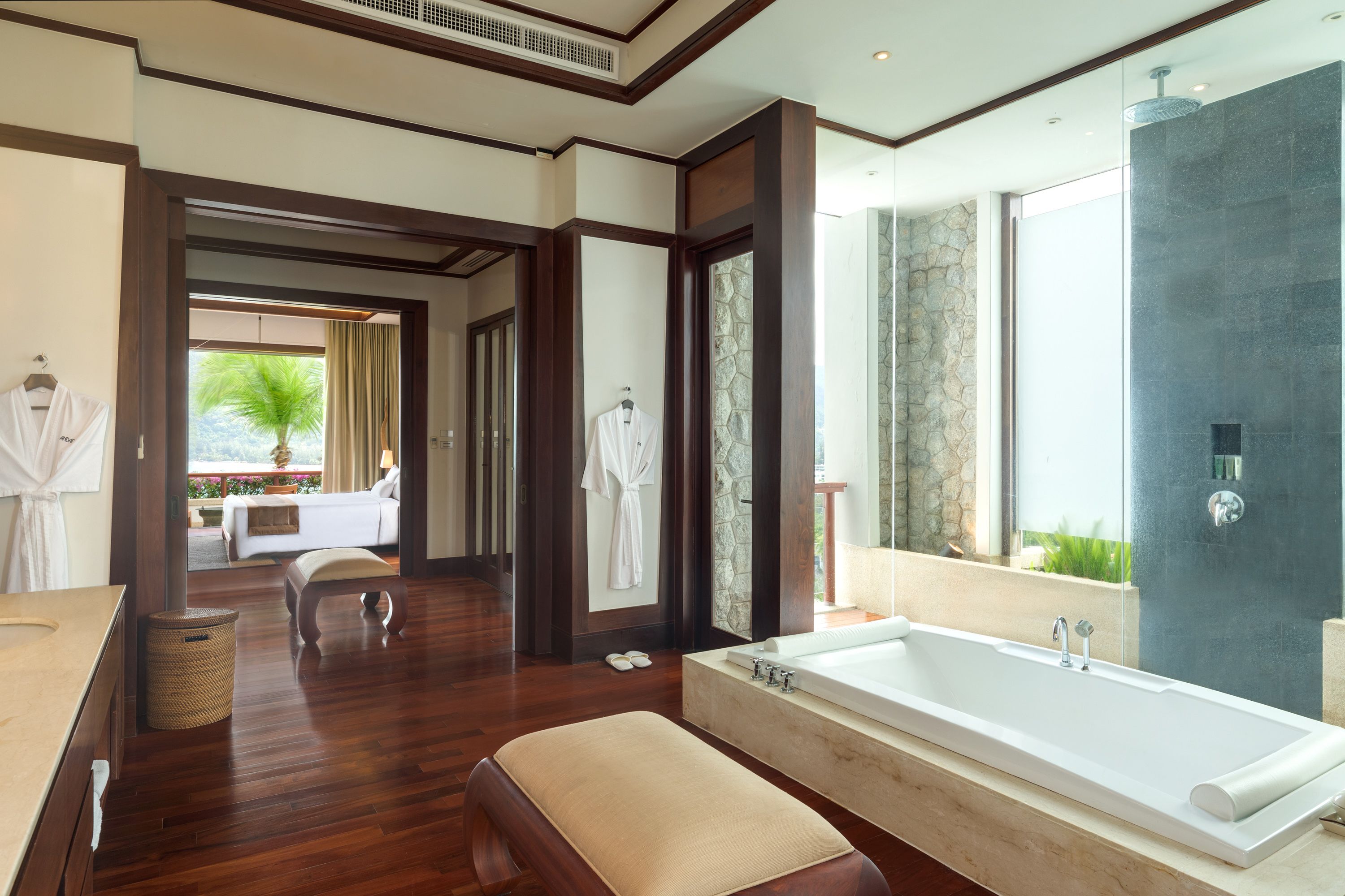 4 Bedroom Penthouse Pool Suite | 욕실