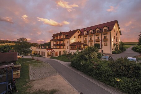 Exterior. Panorama-Hotel Am See