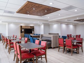 Free daily buffet breakfast  - Holiday Inn Express Hotel & Suites Lodi by IHG (Lodi)