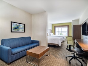Pillow-top beds, in-room safe, desk, blackout curtains - Holiday Inn Express Hotel & Suites Lodi by IHG (Lodi)