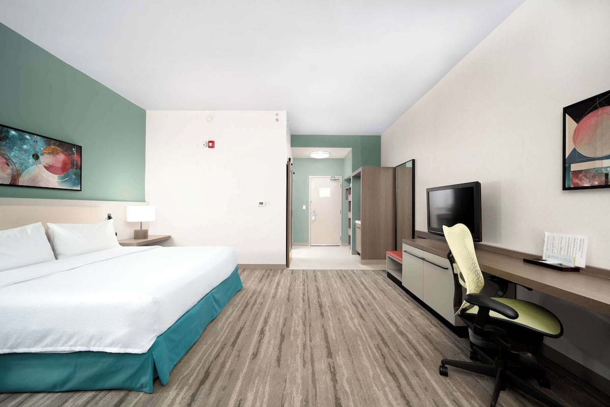 premium bedding, down duvets, select comfort beds, in-room safe