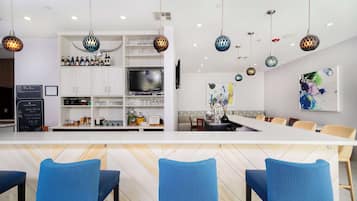 Breakfast and dinner served