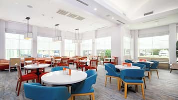 Breakfast and dinner served