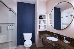 Hydromassagedusche, kostenlose Toilettenartikel, Haartrockner