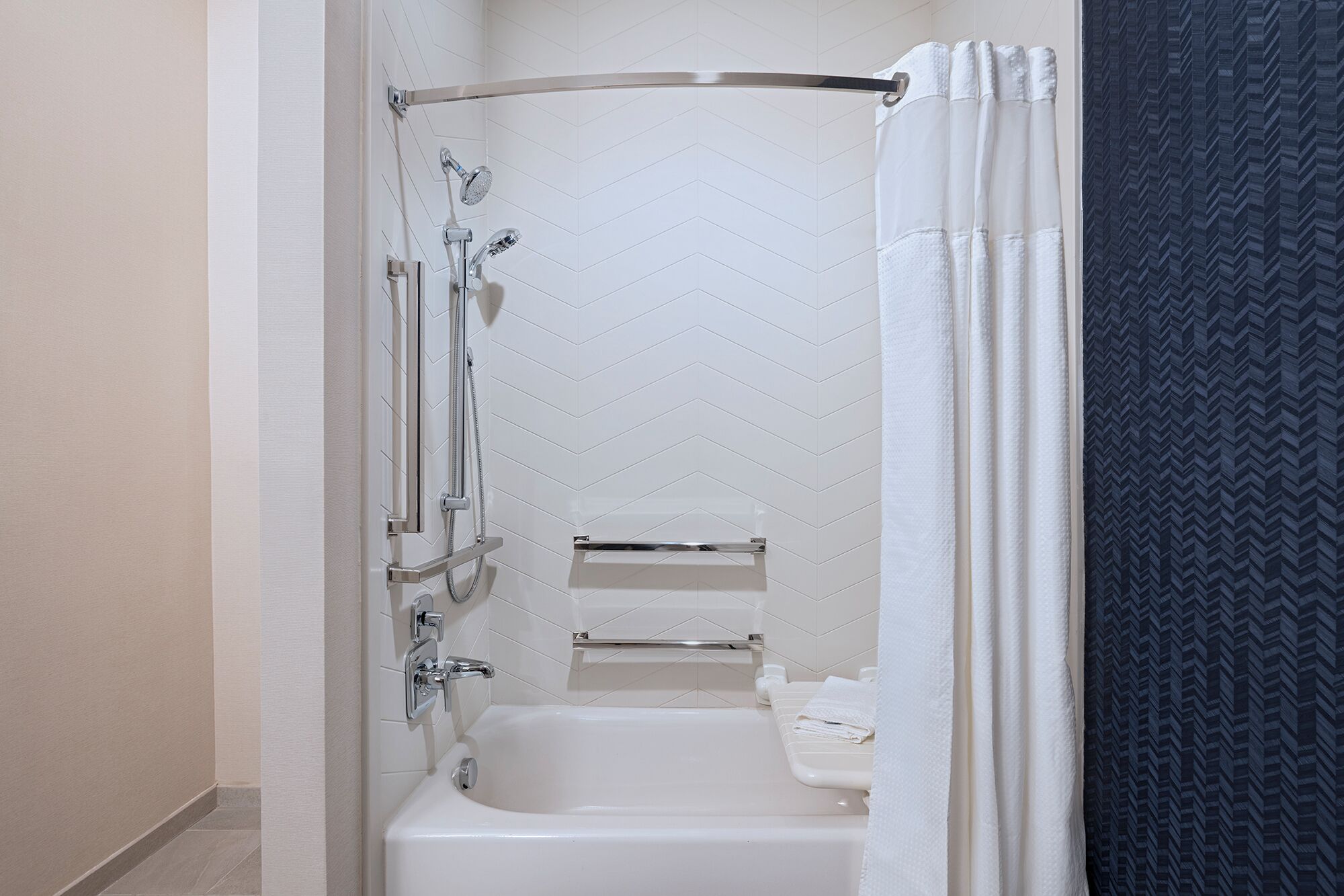 room, multiple beds, non smoking (mobility/hearing accessible, tub) | bathroom | hydromassage showerhead, free toiletries, hair dryer, towels