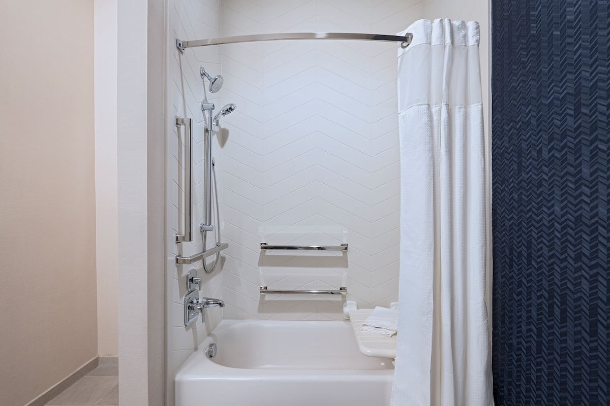 room, multiple beds, non smoking (mobility/hearing accessible, tub) | bathroom | hydromassage showerhead, free toiletries, hair dryer, towels