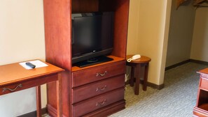 Chambre, 1 grand lit, non-fumeur | Bureau, fer et planche Ă repasser, accĂšs au Wi-Fi (inclus)