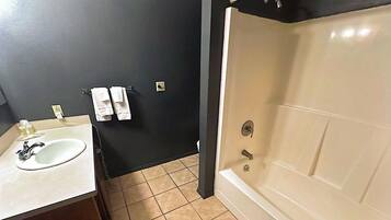 Ensemble douche/baignoire, serviettes fournies