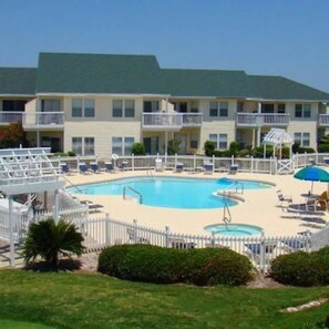 Outdoor pool, pool loungers