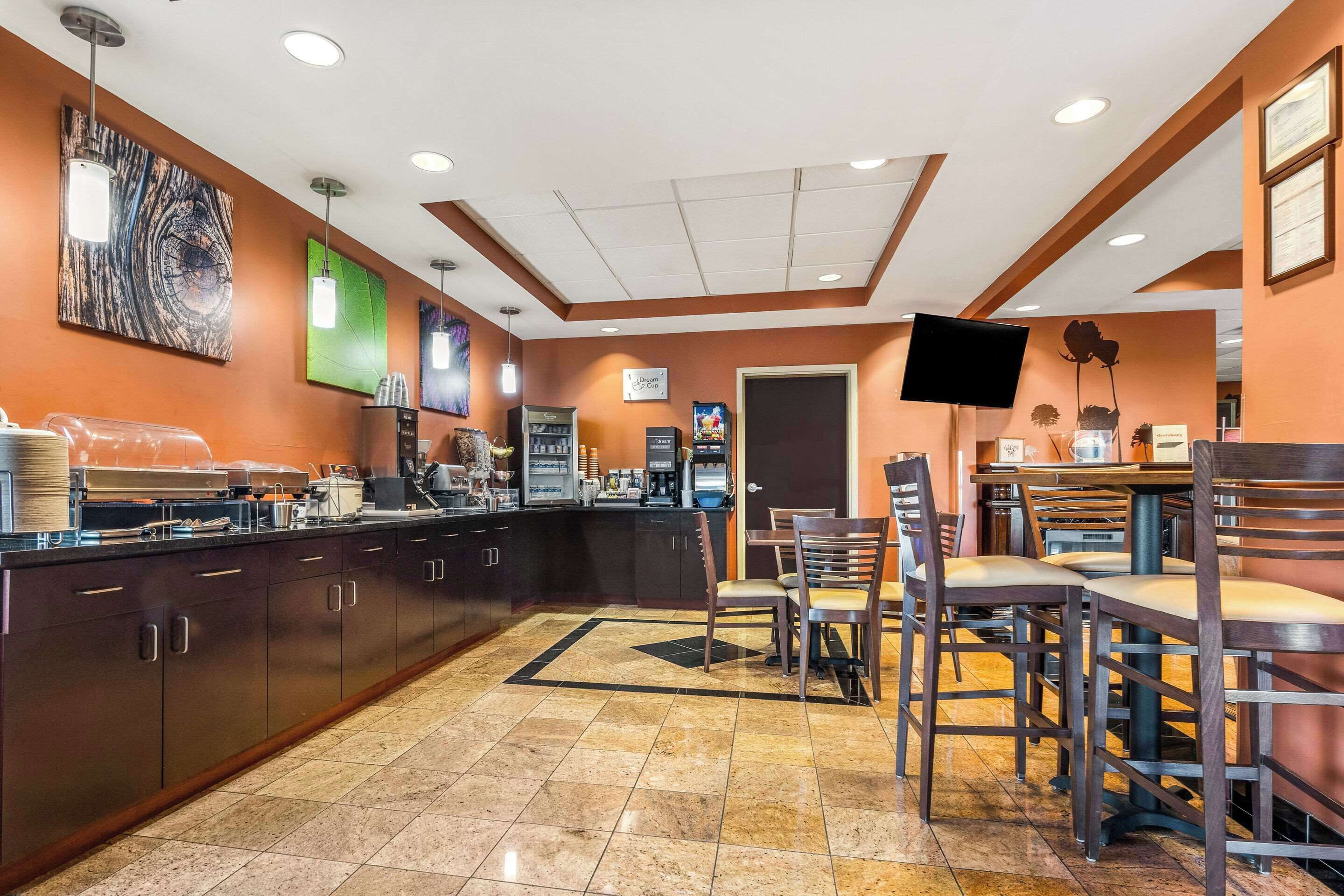 free buffet breakfast