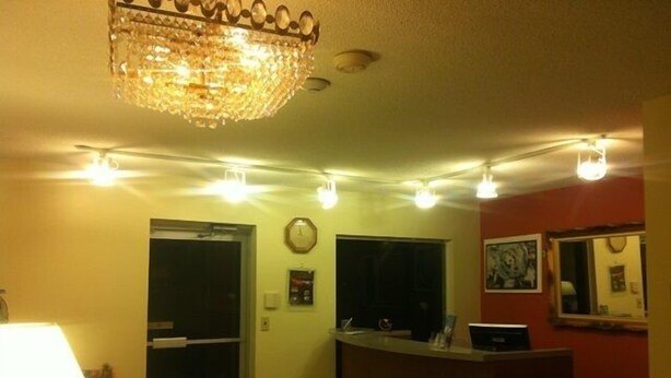 Lobby - Scottish Inn & Suites Falls Way (Niagara Falls)