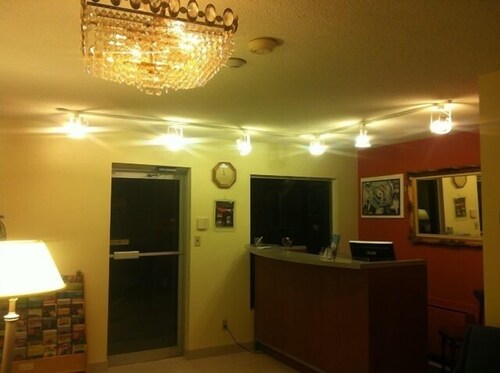 Scottish Inn & Suites Falls Way