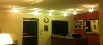 Scottish Inn & Suites Falls Way