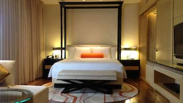 Hypo-allergenic bedding, memory-foam beds, minibar, in-room safe