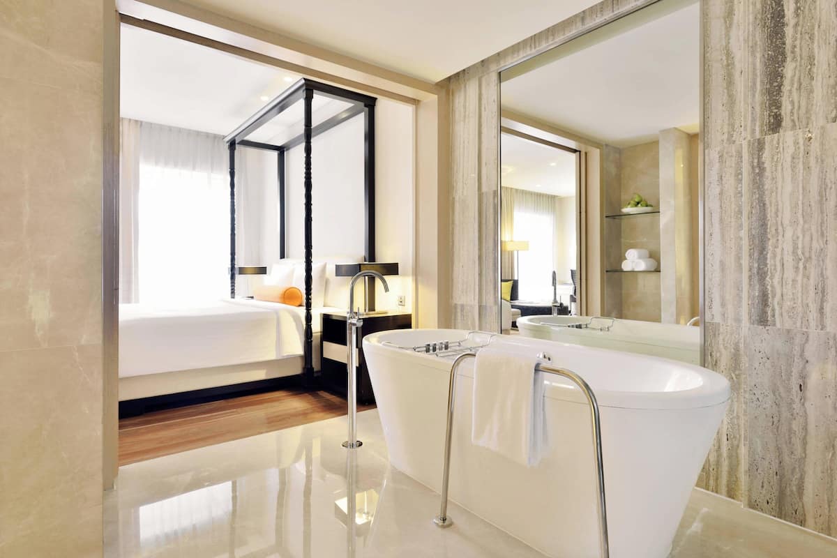 executive suite, 1 king bed, non smoking, executive level | bathroom | shower, rainfall showerhead, free toiletries, hair dryer
