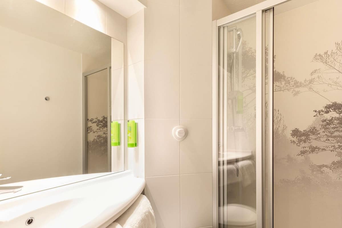 Bureau, rideaux occultants, chambres insonorisées, Wi-Fi gratuit