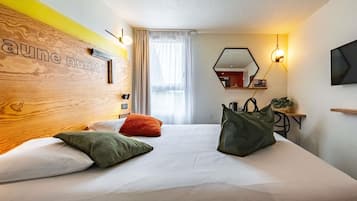 Room, 1 Double Bed (Pop) | Desk, blackout drapes, soundproofing, free WiFi