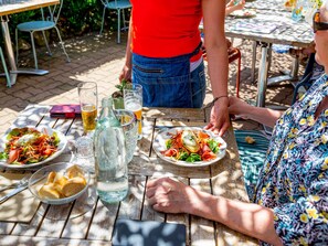 Se sirven desayunos y cenas, cocina francesa