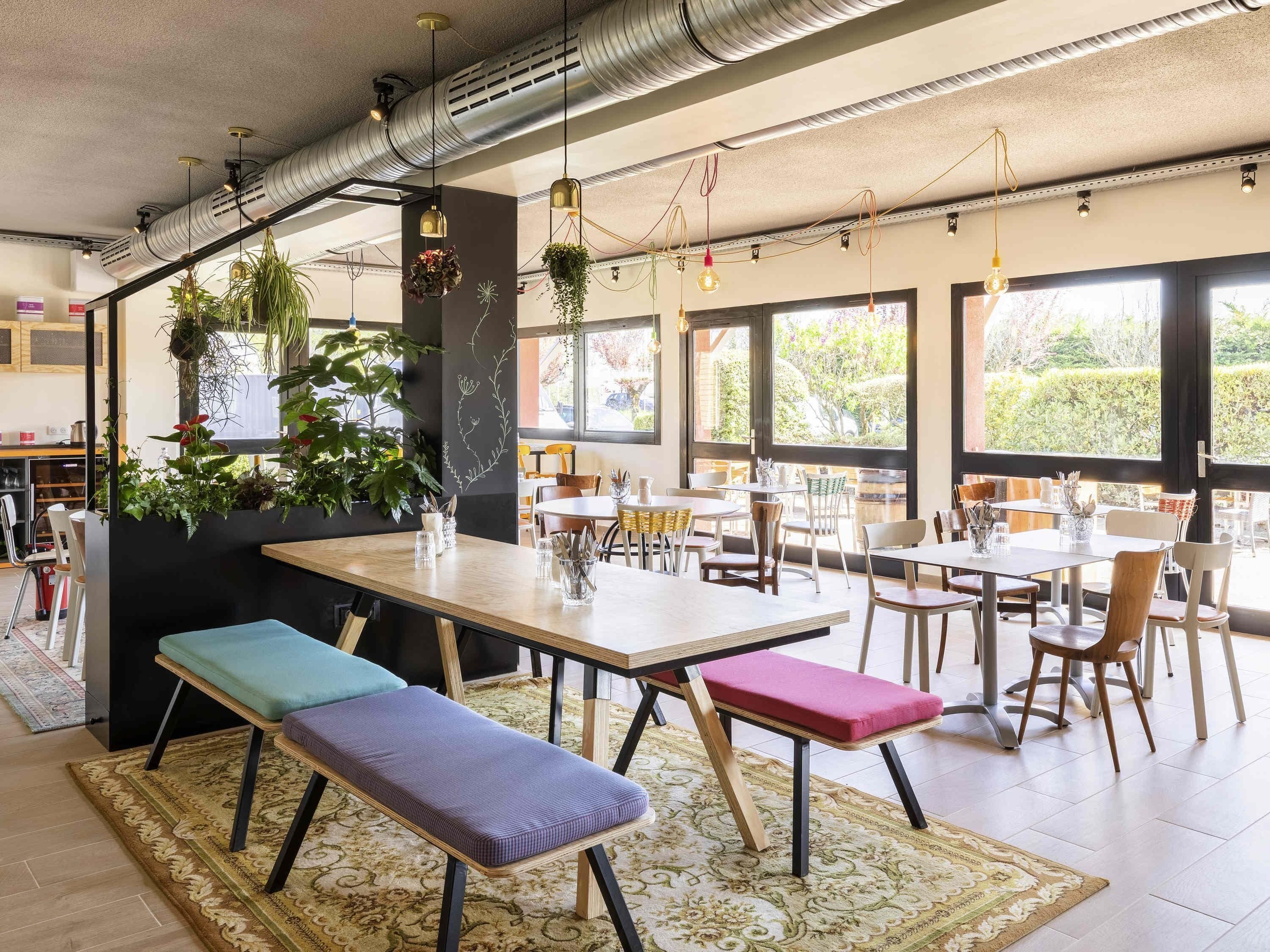 Petit déjeuner et dîner servis sur place, spécialités Cuisine française