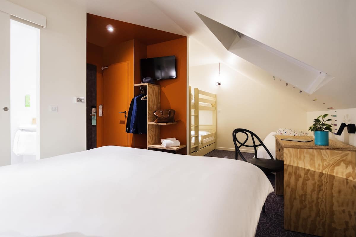 Family Room, Multiple Beds | Desk, blackout drapes, soundproofing, free WiFi