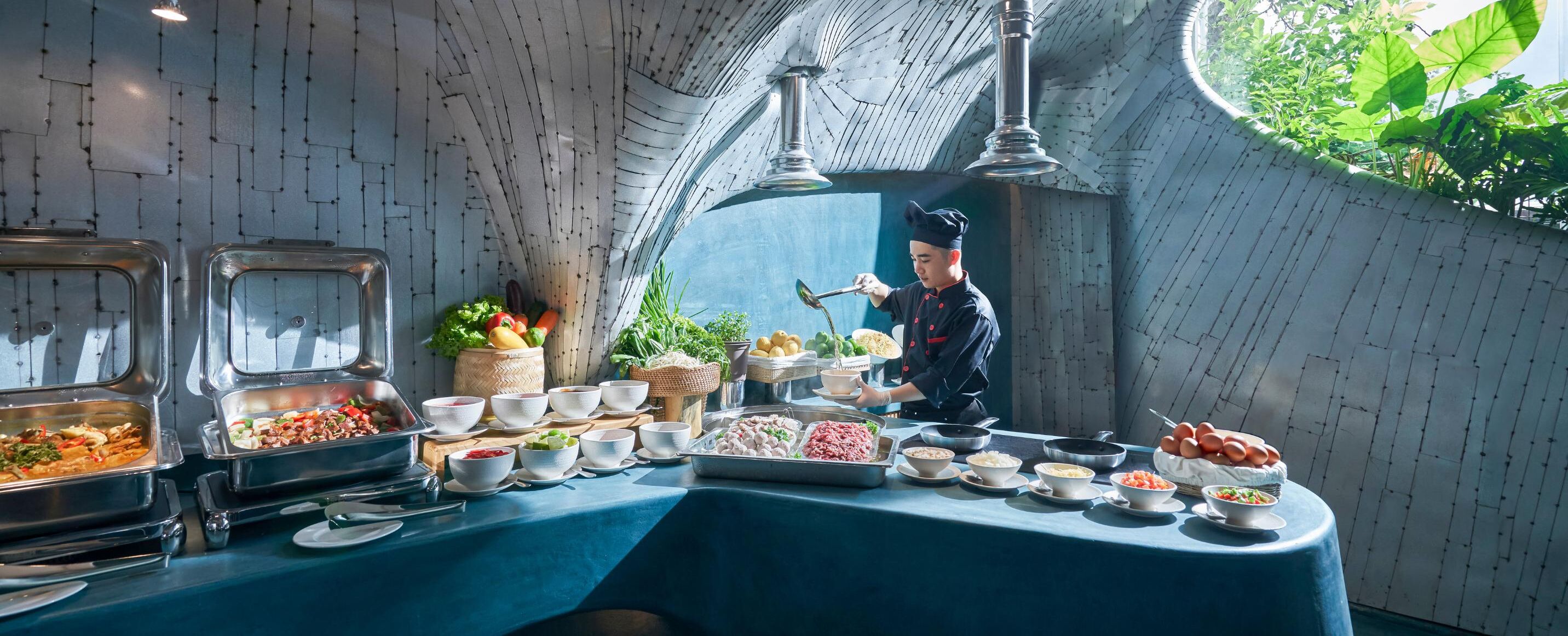 daily buffet breakfast (vnd 400000 per person)