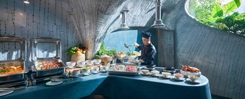 朝食 (ビュッフェ)、毎日提供 (有料)