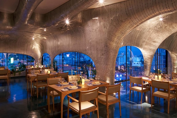 Breakfast, lunch and dinner served