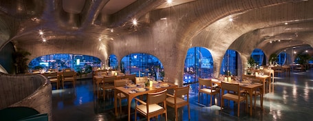 Breakfast, lunch and dinner served