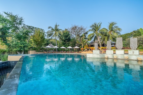 Outdoor pool, pool umbrellas, sun loungers