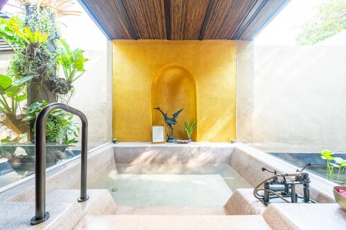 Indoor spa tub