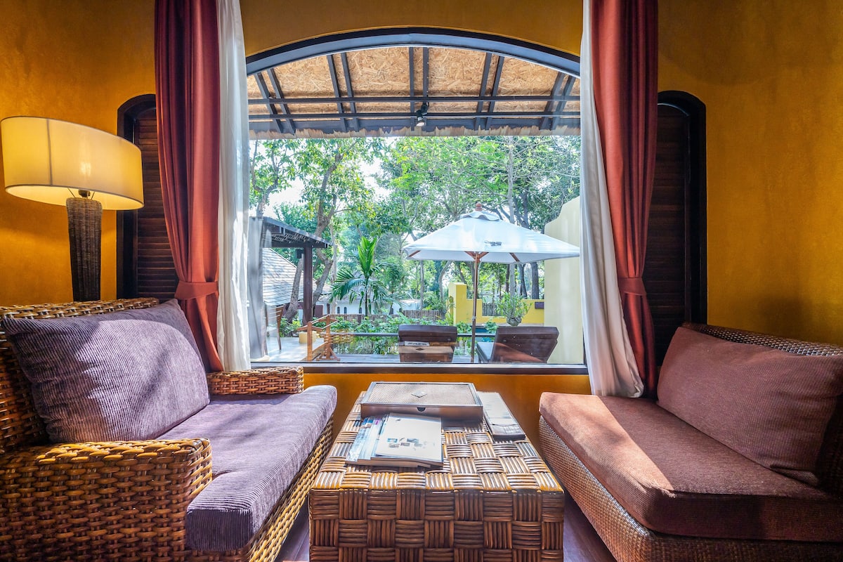 Garden Villa / Included roundtrip shuttle speed boat at Jadet Pier | Minibar, in-room safe, desk, blackout drapes