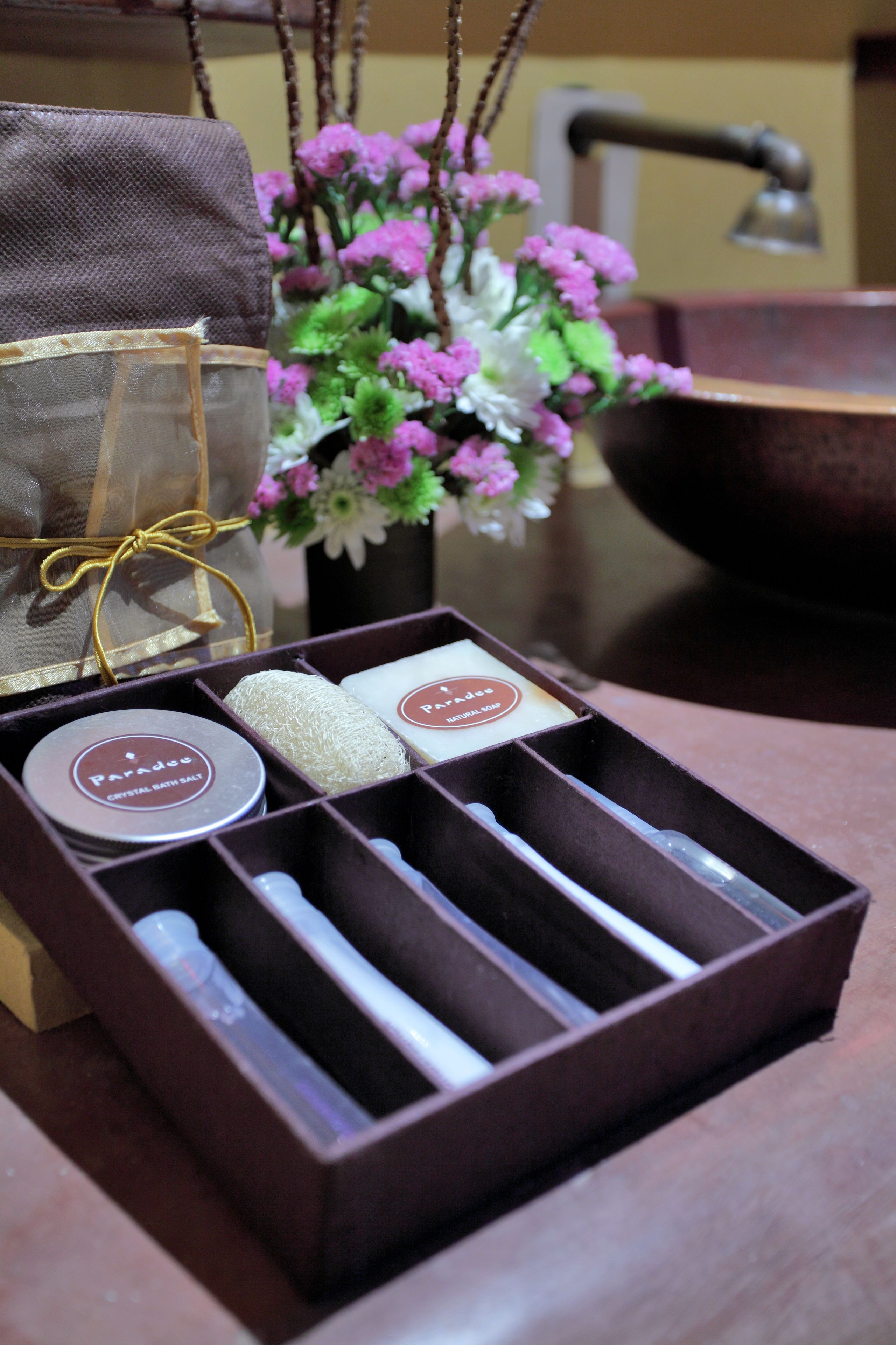 separate bathtub and shower, deep-soaking bathtub, rainfall showerhead