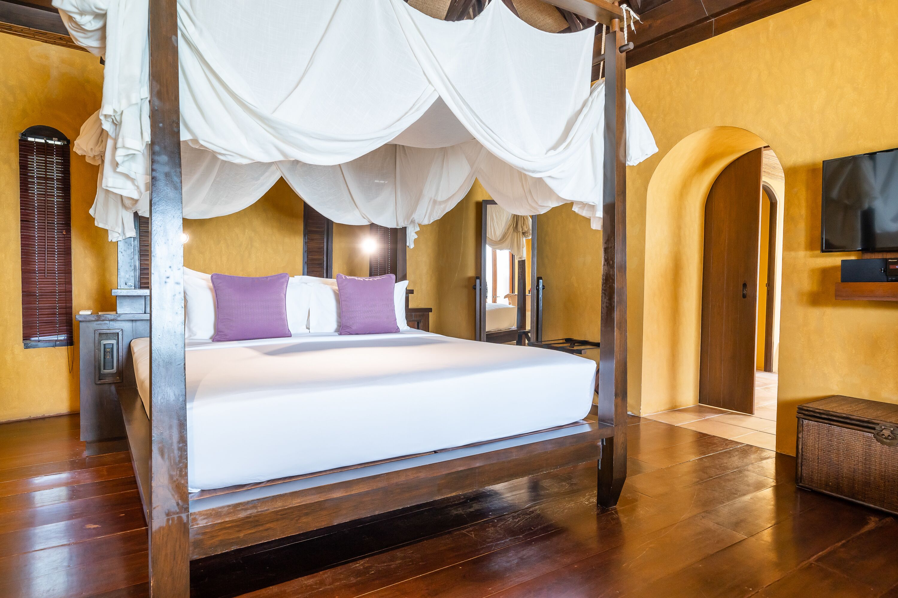 beachfront pool villa / included roundtrip shuttle speed boat at jadet pier | 1 bedroom, minibar, in-room safe, desk