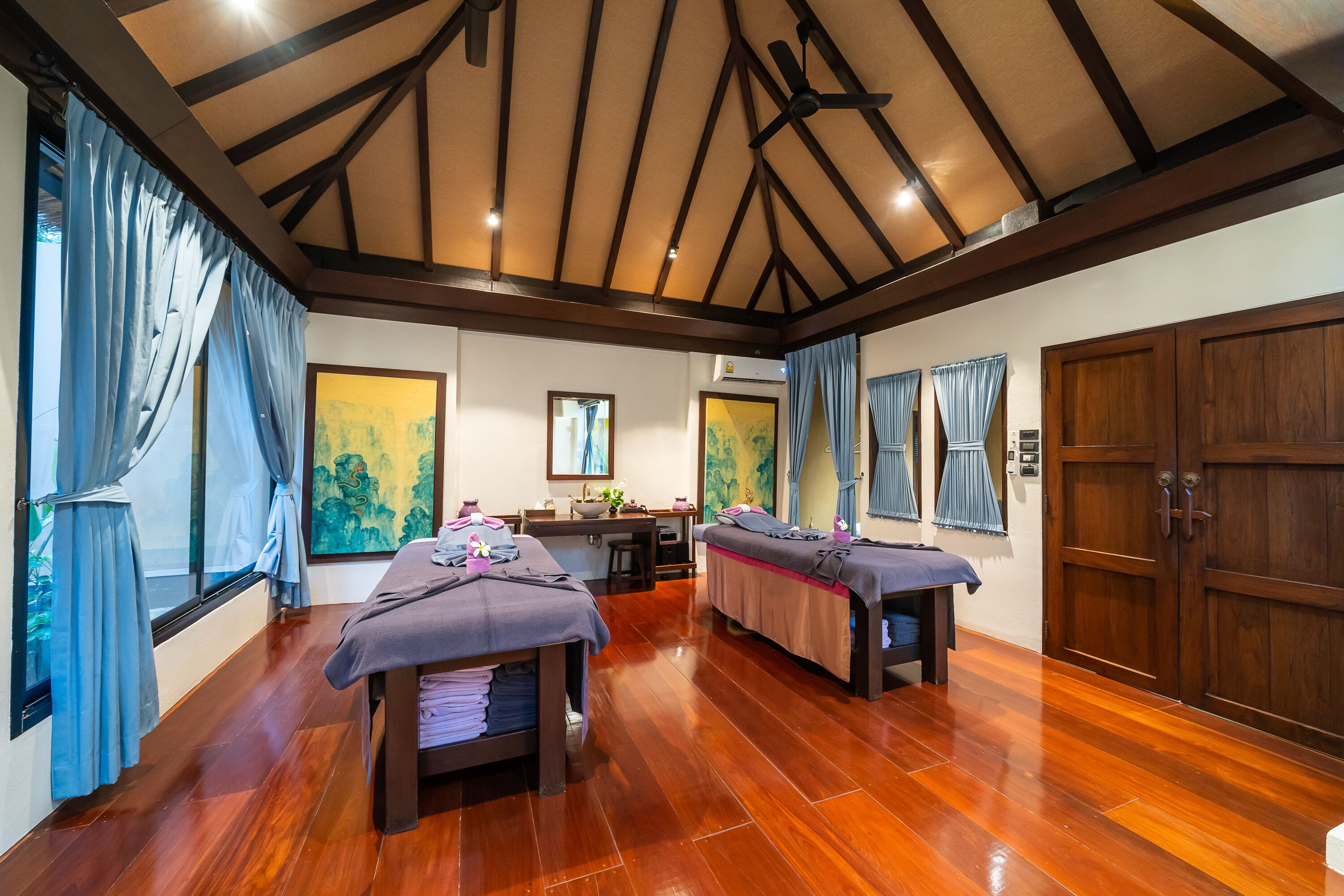 body treatments, facials, 4 treatment rooms