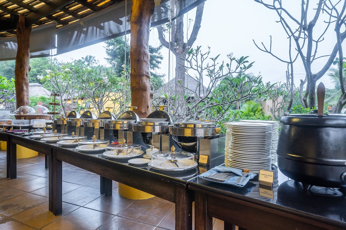 daily buffet breakfast (thb 3500 per person)