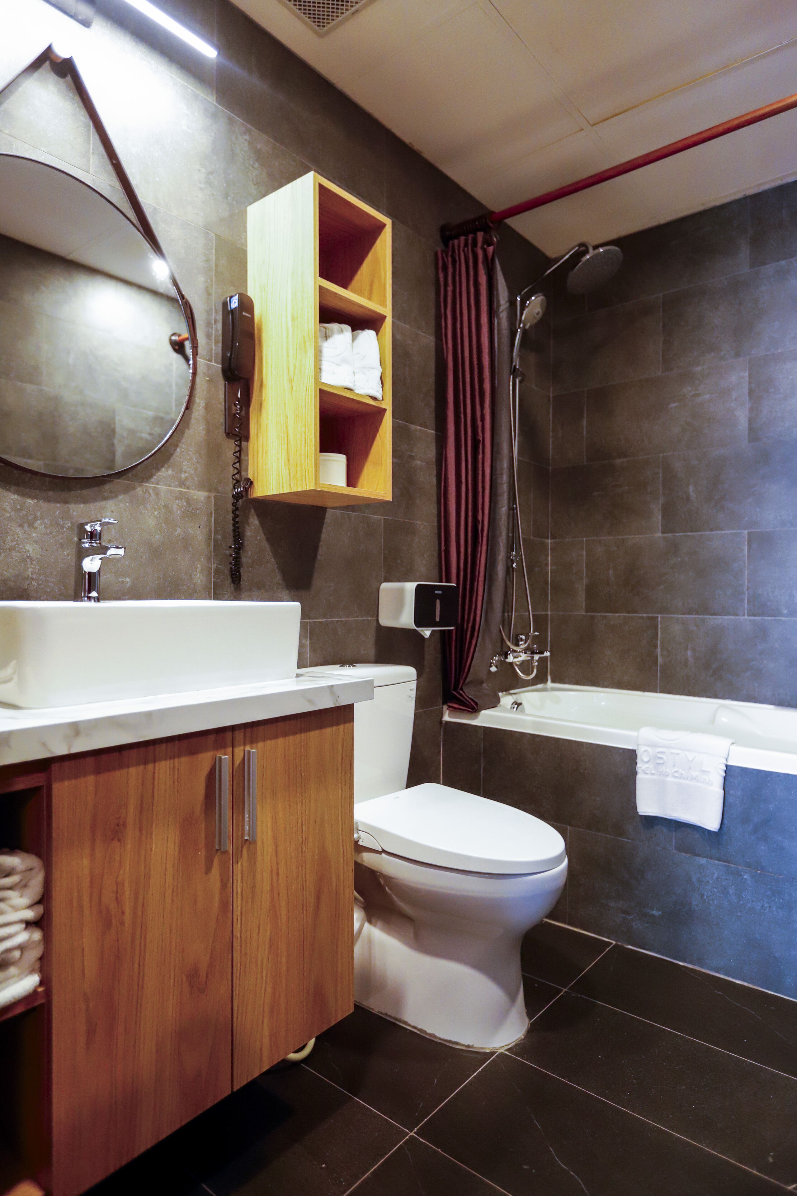 junior suite | bathroom | free toiletries, hair dryer, dressing gowns, slippers