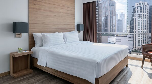 Minibar, Zimmersafe, Schreibtisch, laptopgeeigneter Arbeitsplatz