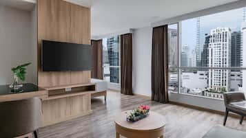 Junior Suite, 1 King Bed, City View | 1 bedroom, minibar, in-room safe, desk