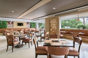 Spécialités Cuisine locale et internationale
